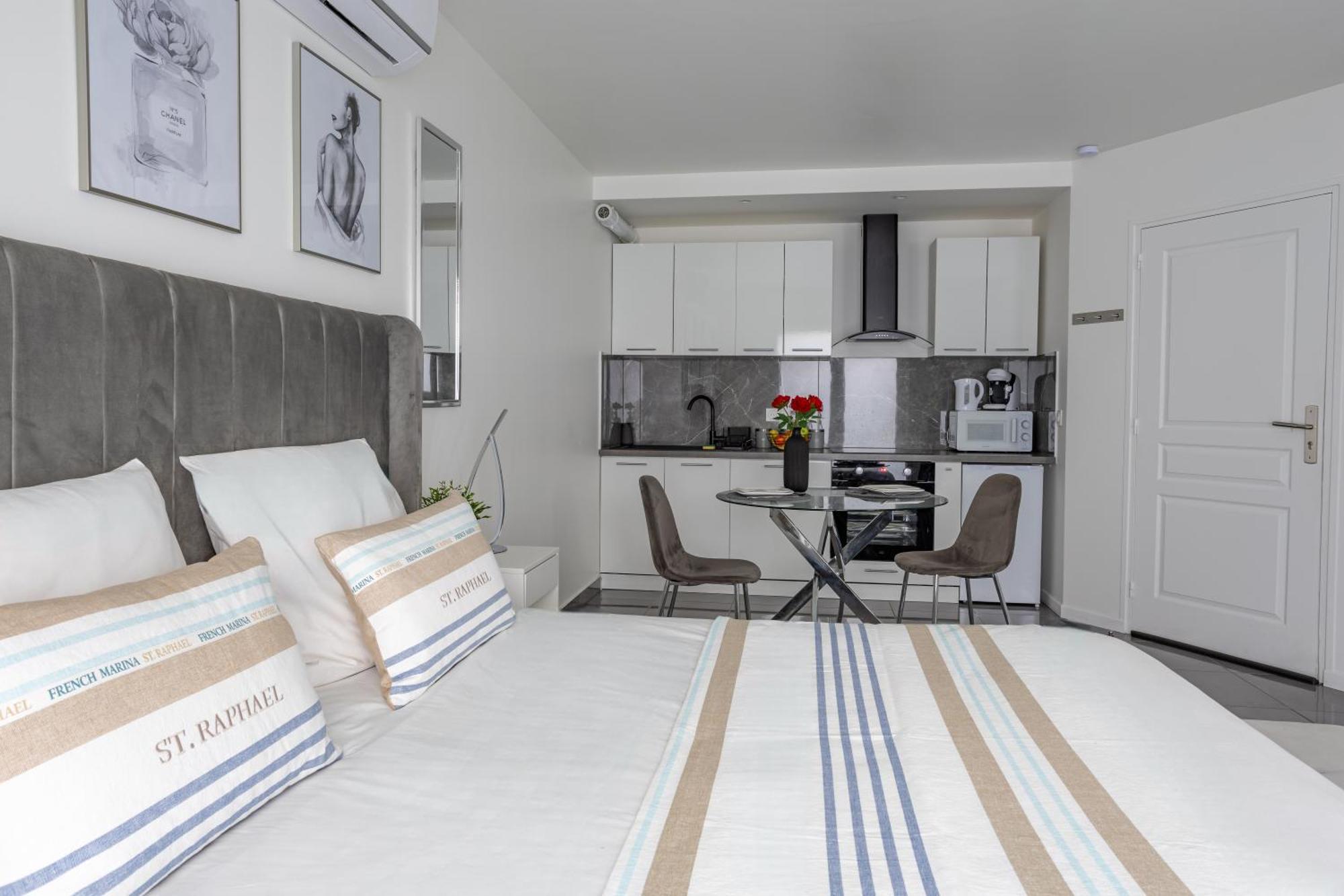Suite Avec Jacuzzi & Terrasse Savigny-le-Temple Exterior foto