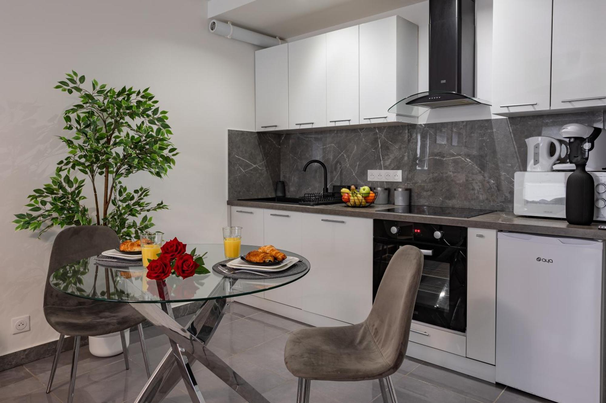 Suite Avec Jacuzzi & Terrasse Savigny-le-Temple Exterior foto